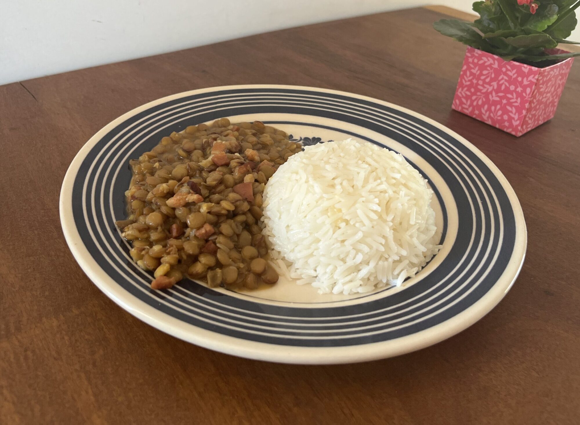 Lentilha com calabresa e bacon